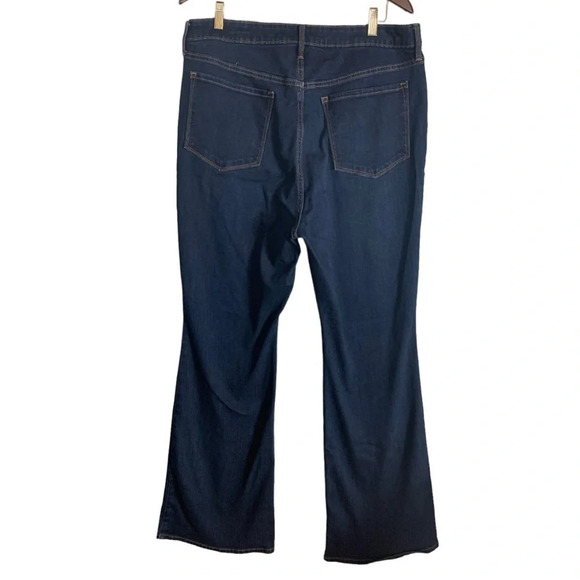 Old Navy Women’s High Rise Flare Jeans Dark Wash Size 18  Casual Comfort Denim - Picture 2 of 8
